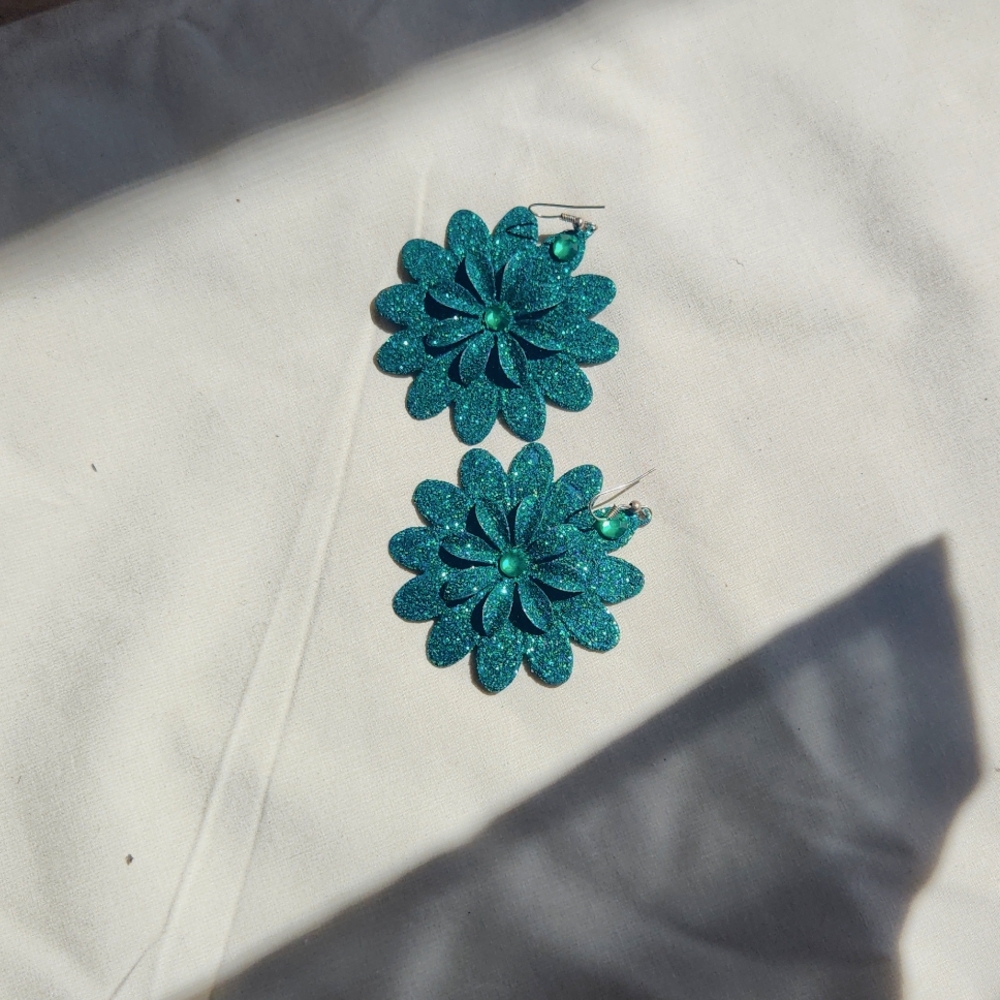 Green Glittering flower earring